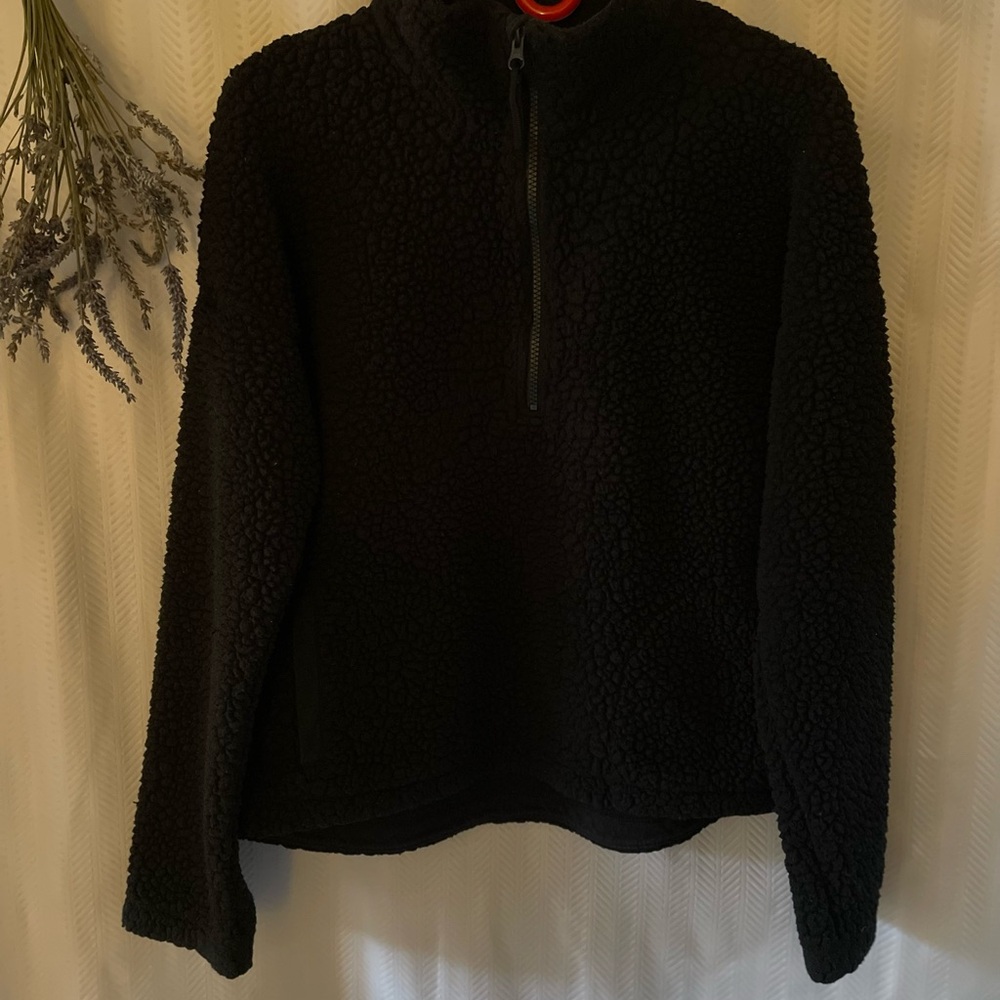 DSG Black nubby pullover with zipper